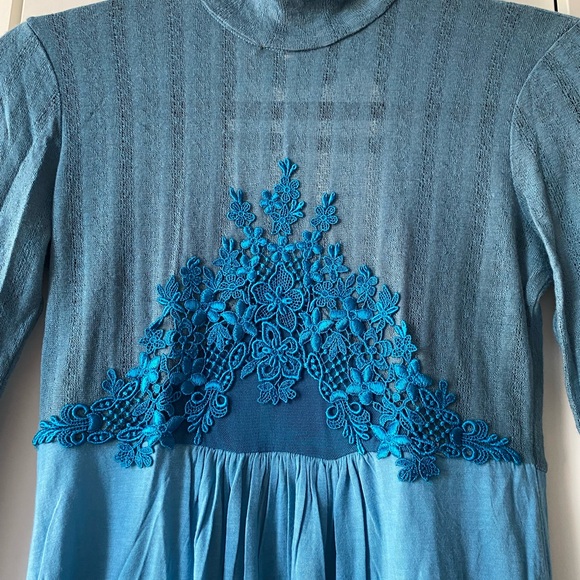 FREE PEOPLE Vintage Top Long Sleeve Keyhole Back front Lace Detail Size S - Picture 3 of 12